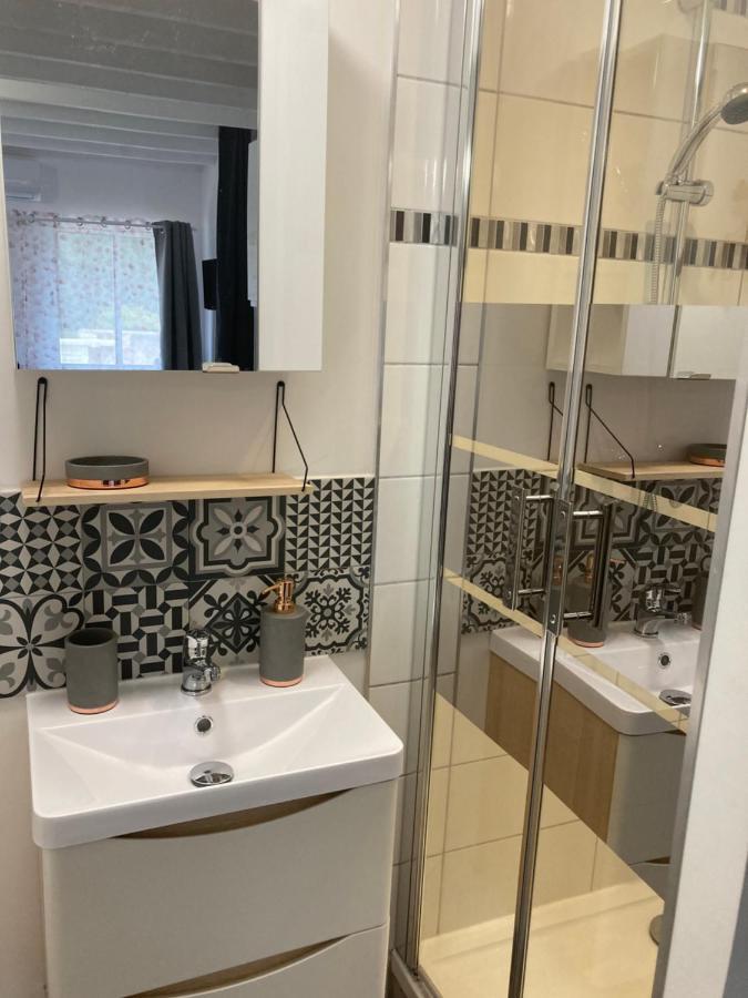 Au Havre De Paix Apartment Gareoult Ngoại thất bức ảnh
