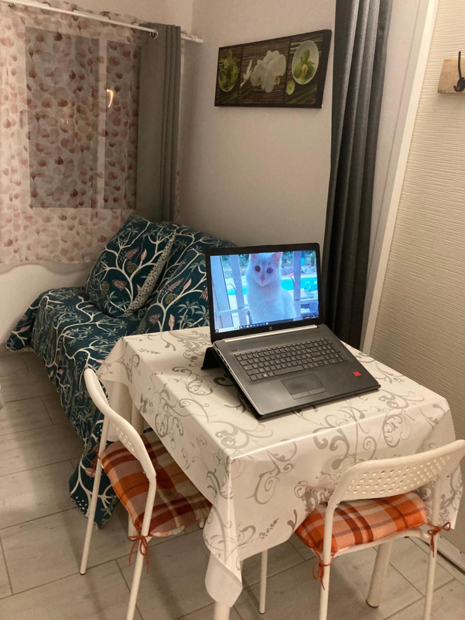 Au Havre De Paix Apartment Gareoult Ngoại thất bức ảnh